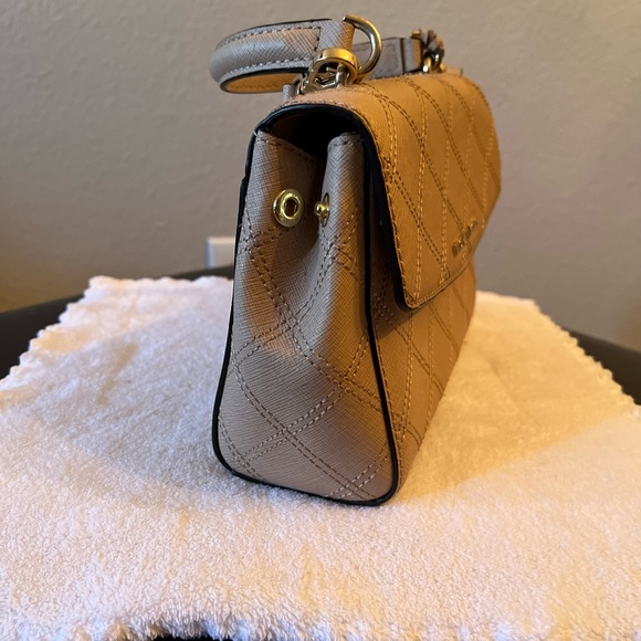 Michael Kors crossbody w/ quilt pattern in light brown/cream:beige, small size - Picture 2 of 8